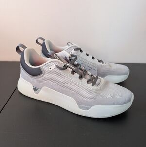 While On Earth Move Trainer Grey Mens 11 Hydroknit